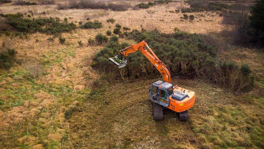 Hedge cutter digger